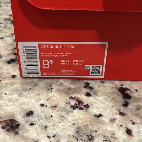 Nike Dunk High Retro Men’s 9.5 like new. Worn 1x university gold/black - Picture 4 of 6